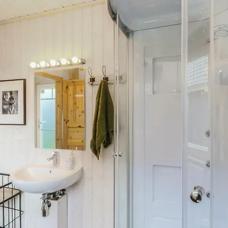 2 Bedroom Lovely In